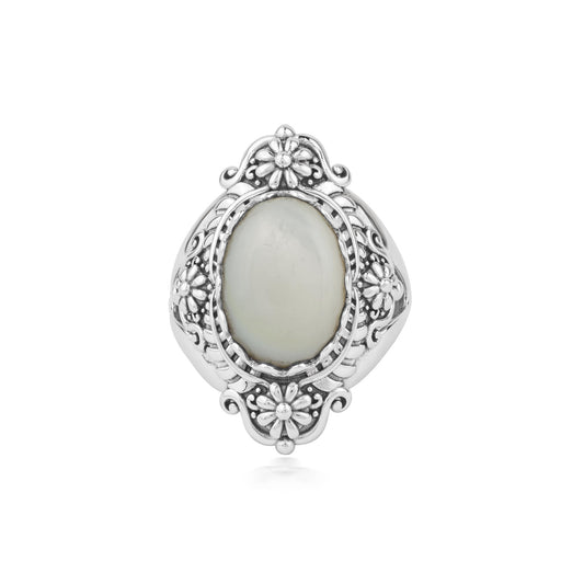  Sterling Silver White Mother of Pearl Oval Scalloped Concha Ring