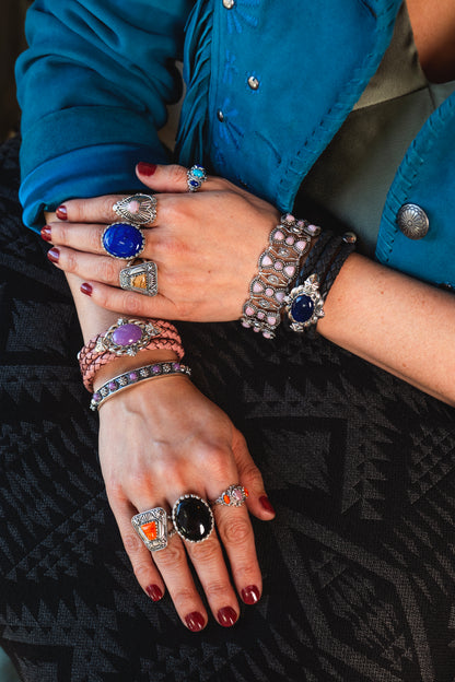 Sterling Silver Black Onyx Concha Flower Border Oval Cut Ring, Sizes 5 to 11