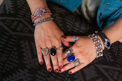 Sterling Silver Black Onyx Concha Flower Border Oval Cut Ring, Sizes 5 to 11