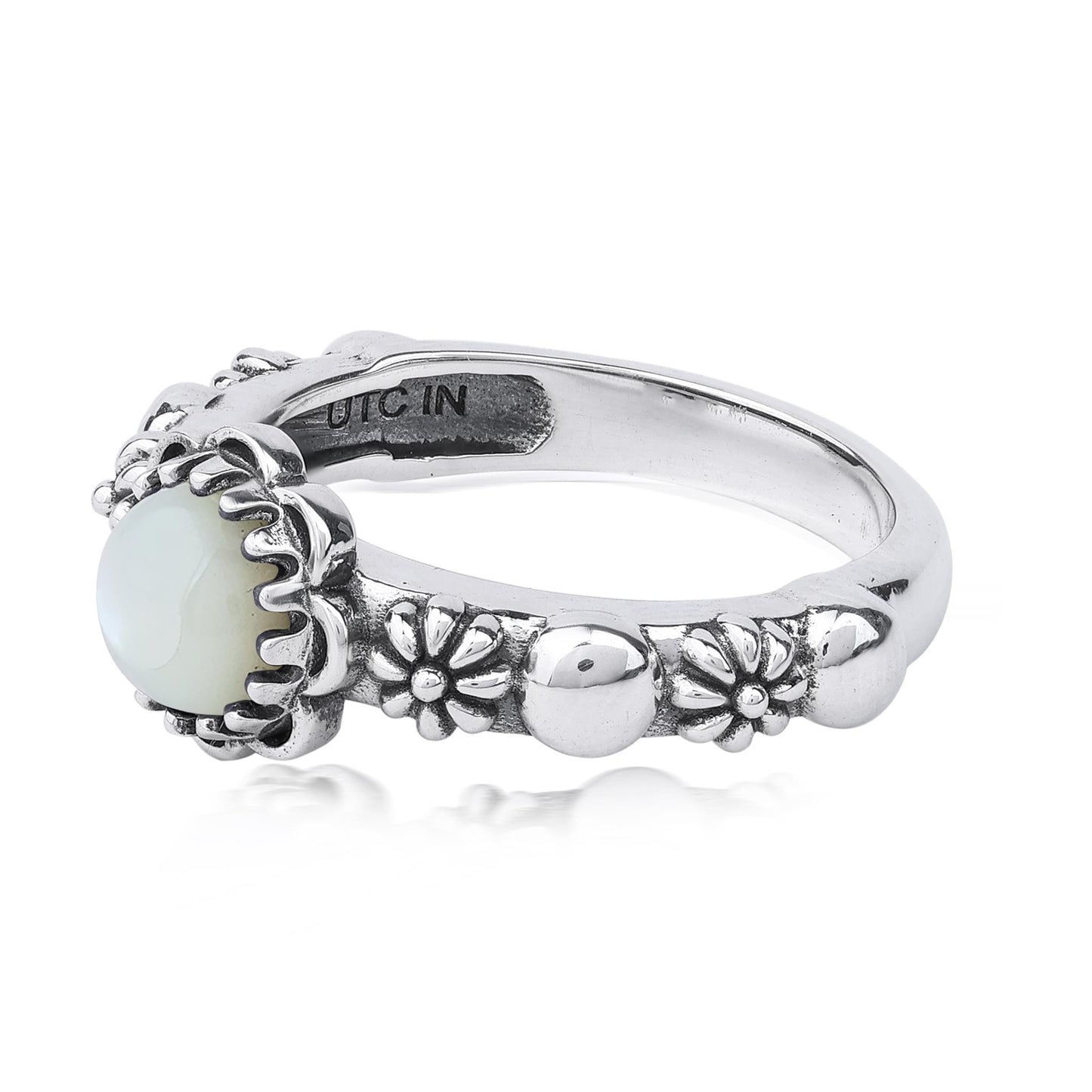 Sterling Silver White Mother of Pearl Single Row Concha Flower Ring